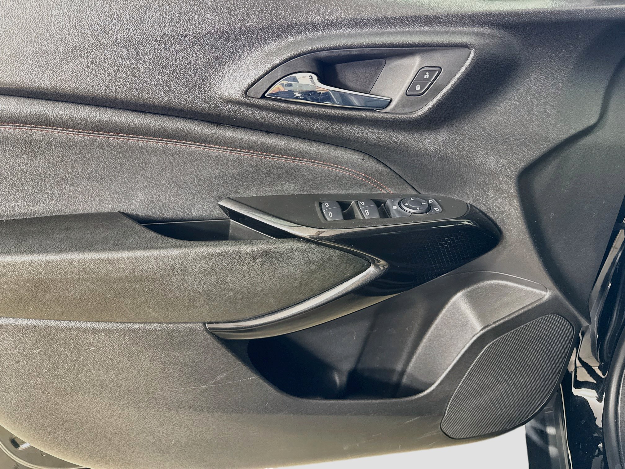 Used 2024 Chevrolet Trax RS w/ Driver Confidence Package FWD image 19