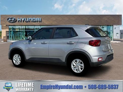 New 2026 Hyundai Venue SE image 4