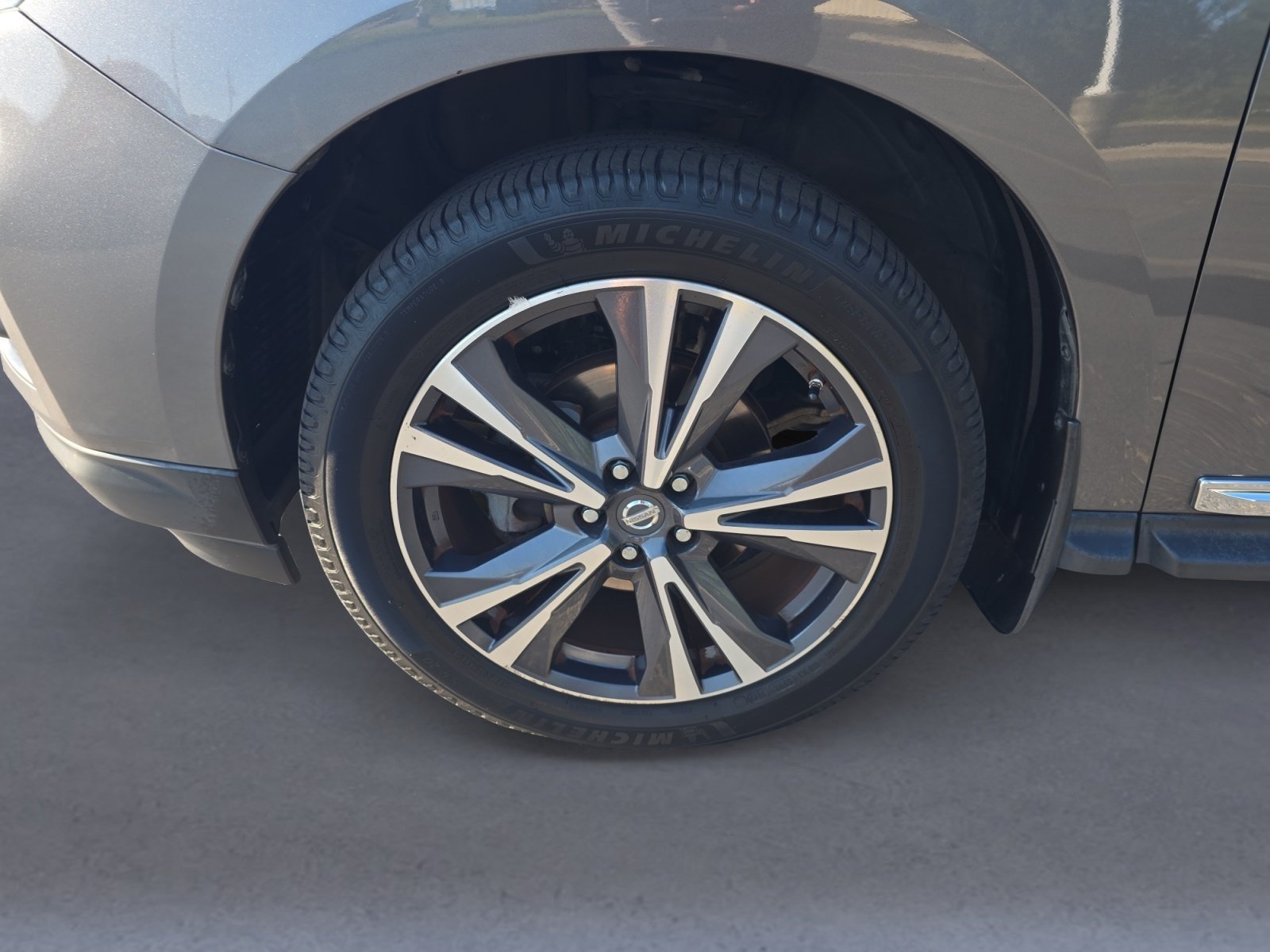 Used 2017 Nissan Pathfinder Platinum FWD image 10