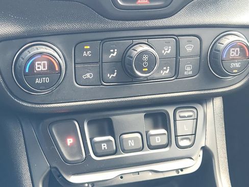 Used 2018 GMC Terrain SLT w/ Infotainment Package II AWD/4WD image 7