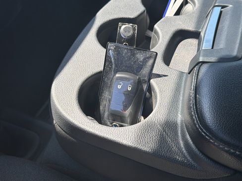 Used 2024 RAM 2500 Tradesman w/ Chrome Appearance Group image 18