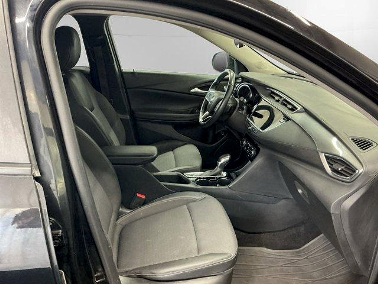 Used 2022 Buick Encore GX Select AWD/4WD image 15