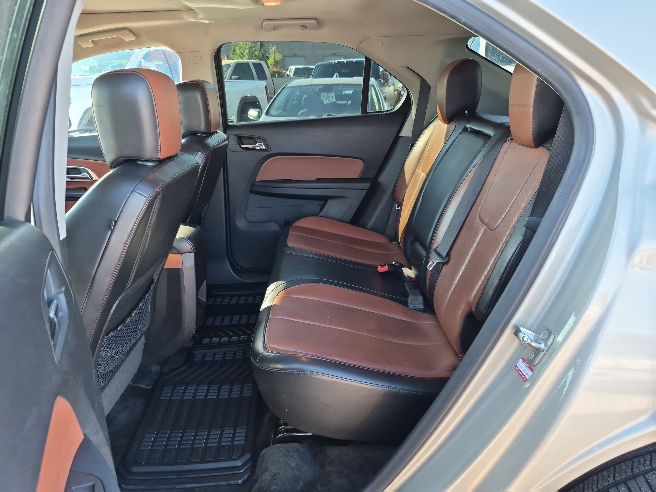 Used 2016 Chevrolet Equinox LTZ w/ Enhanced Convenience Package FWD image 26