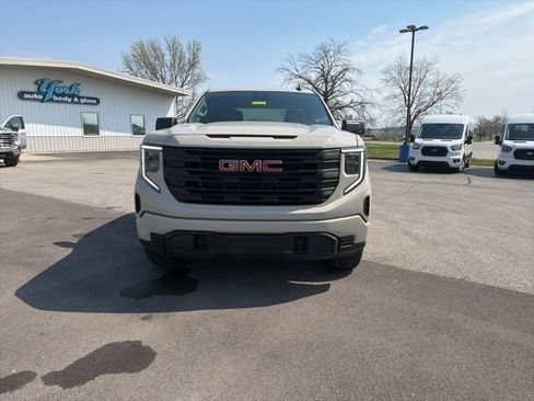 New 2026 GMC Sierra 1500 Pro image 3