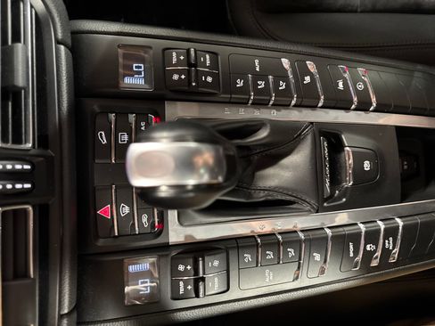 Used 2019 Porsche Macan AWD/4WD image 23