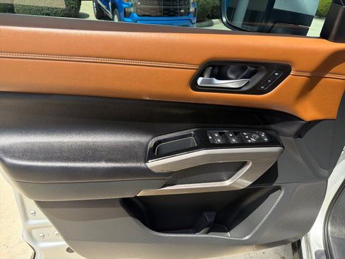 Used 2024 Nissan Pathfinder Platinum w/ Cargo Package FWD image 4
