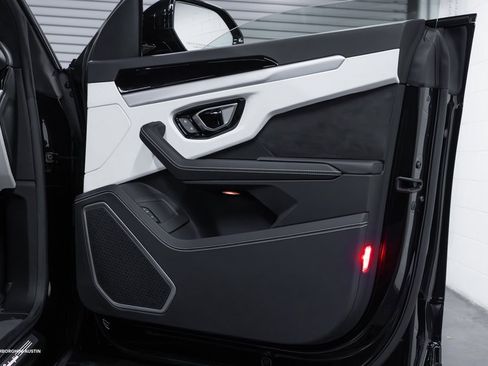 Used 2023 Lamborghini Urus S image 47