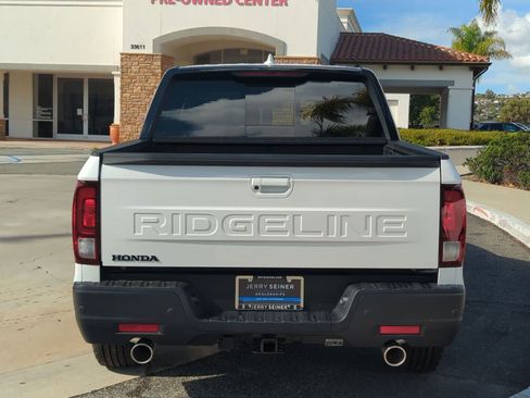 New 2026 Honda Ridgeline Black Edition image 4