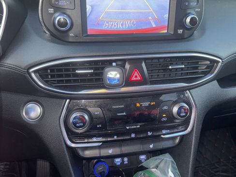 Used 2019 Hyundai Santa Fe SEL image 2