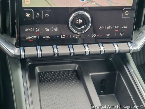 New 2026 GMC Acadia AT4 w/ Luxury Package AWD/4WD image 15
