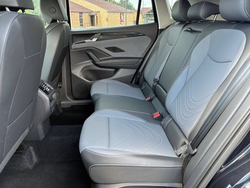 Used 2026 Volkswagen Tiguan SE AWD/4WD image 23