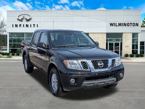 Used 2020 Nissan Frontier SV image 1