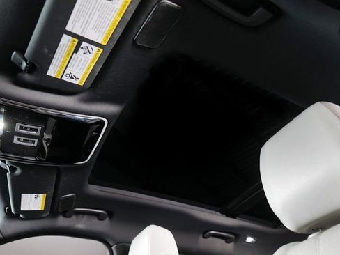 Used 2023 Land Rover Range Rover Velar R-Dynamic S image 23