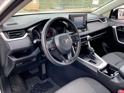 Used 2021 Toyota RAV4 XLE image 16