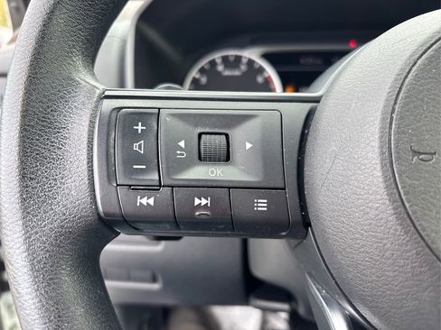 Used 2023 Nissan Rogue S image 26