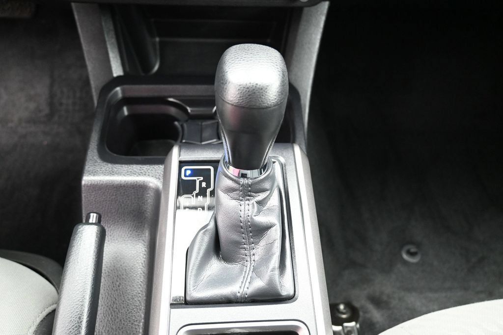 Used 2023 Toyota Tacoma SR5 AWD/4WD image 24