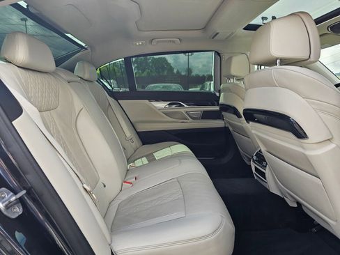 Used 2020 BMW 740i w/ Premium Package RWD image 12
