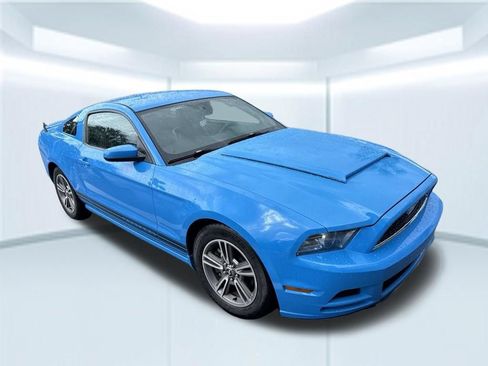 Used 2013 Ford Mustang Premium RWD image 7
