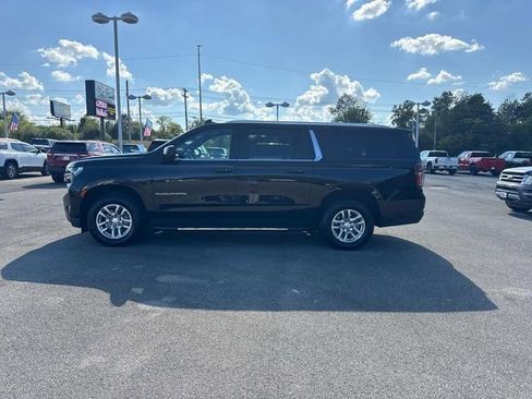 Used 2023 Chevrolet Suburban LT image 7