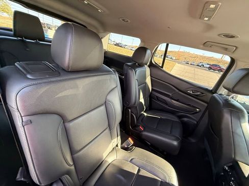 Used 2023 GMC Acadia SLT image 15