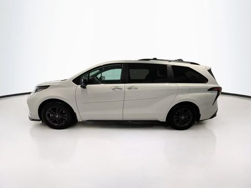 Certified 2025 Toyota Sienna XSE AWD/4WD image 4