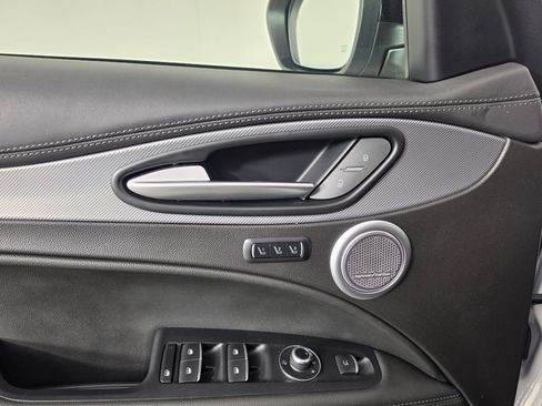 Used 2024 Alfa Romeo Stelvio Veloce AWD/4WD image 19