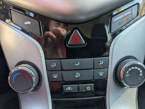 Used 2015 Chevrolet Cruze LT image 19