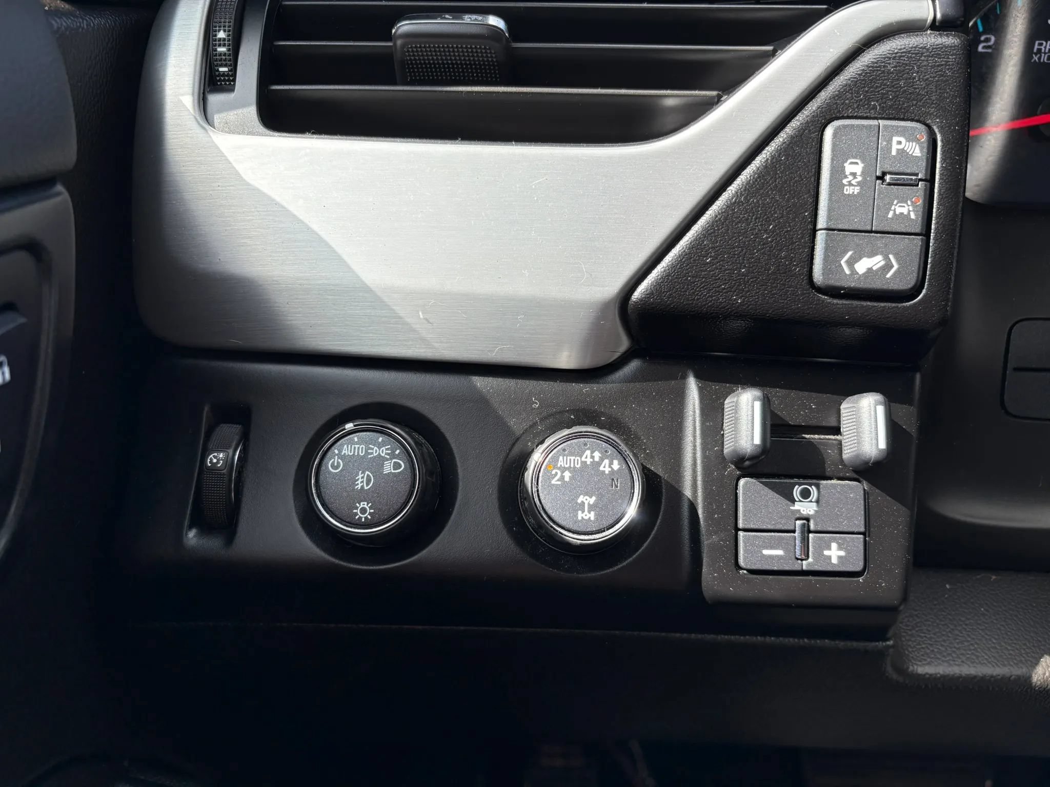 Used 2019 GMC Yukon XL SLT w/ HD Trailering Package AWD/4WD image 26