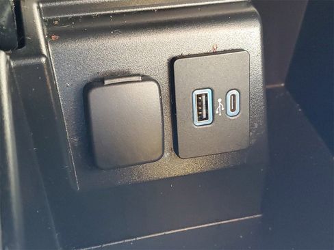 Certified 2022 Ford Explorer XLT w/ Equipment Group 202A image 29