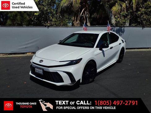 Used 2025 Toyota Camry SE w/ Convenience Package FWD image 1