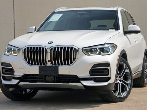 Used 2023 BMW X5 xDrive40i w/ Executive Package image 3
