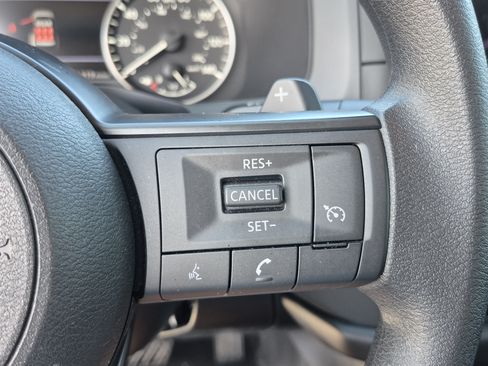 Used 2025 Nissan Pathfinder S FWD image 33