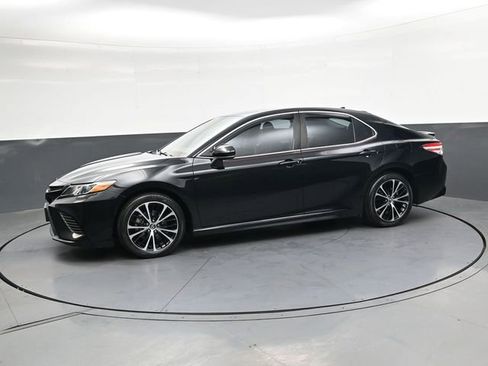 Used 2020 Toyota Camry SE image 8