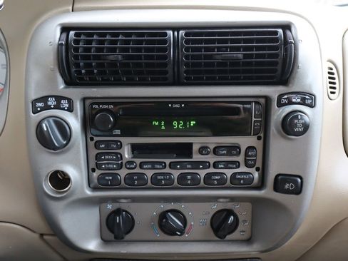 Used 2003 Ford Explorer Sport Trac XLS image 34