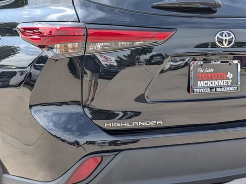 Used 2023 Toyota Highlander XLE AWD/4WD image 7