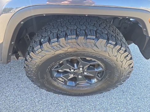 Certified 2023 Jeep Gladiator Willys image 9