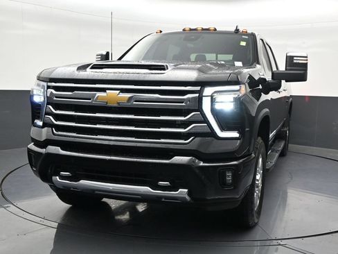 Used 2024 Chevrolet Silverado 2500 High Country w/ High Country Premium Package AWD/4WD image 9