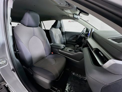Used 2023 Toyota Highlander LE image 28