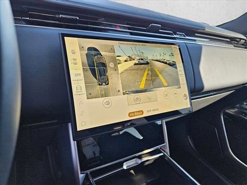 Used 2025 Land Rover Range Rover Long Wheelbase Autobiography image 13