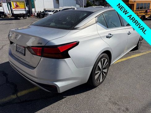 Used 2022 Nissan Altima 2.5 SV FWD image 3