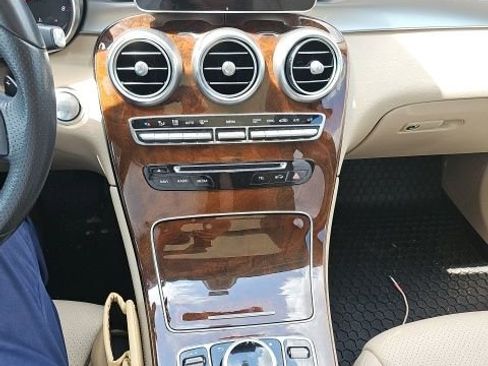 Used 2018 Mercedes-Benz GLC 300 image 9