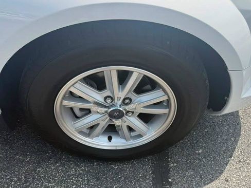 Used 2006 Ford Mustang Coupe RWD image 17
