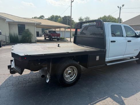 Used 2022 RAM 3500 Tradesman w/ Chrome Appearance Group AWD/4WD image 4