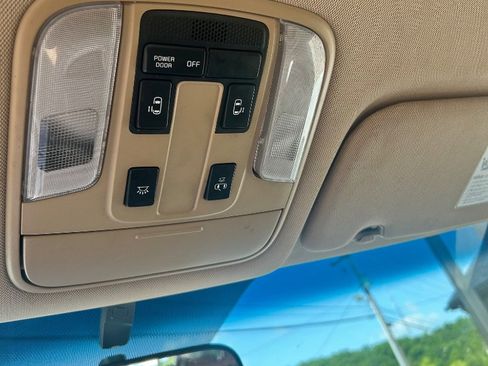 Used 2016 Kia Sedona LX w/ LX Convenience Package FWD image 12