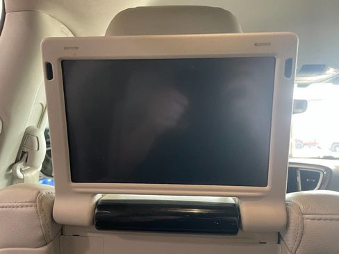 Used 2018 Chrysler Pacifica Touring-L Plus w/ Tire & Wheel Group image 22