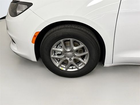 New 2026 Chrysler Voyager LX image 25