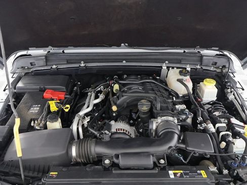 Used 2023 Jeep Gladiator Sport AWD/4WD image 15