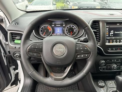 Used 2019 Jeep Cherokee Trailhawk AWD/4WD image 24