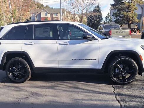 New 2026 Jeep Grand Cherokee Limited w/ Limited Altitude Package AWD/4WD image 2