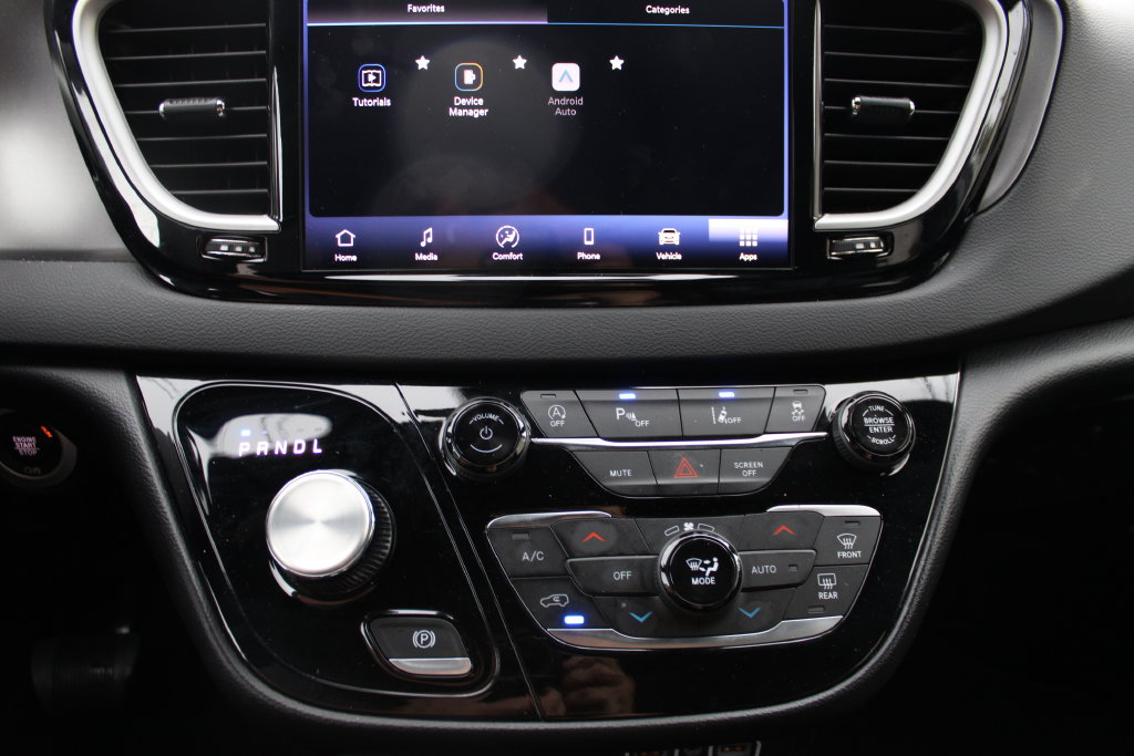 Used 2025 Chrysler Pacifica Select FWD image 16